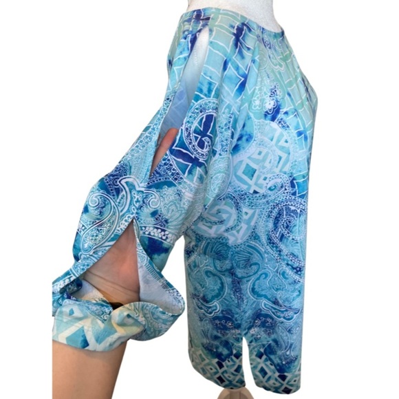 NWT Zenergy by Chico’s blue printed top with keyhole arm details 1 - Picture 2 of 5